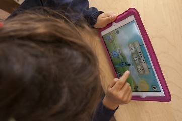 Tablets ajudam crianças do IPO a manterem contacto com a escola