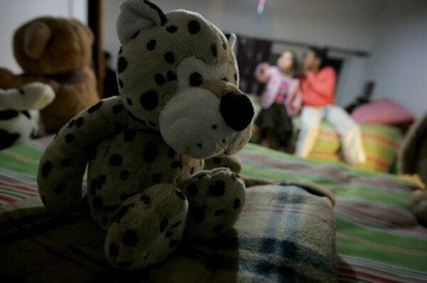 Casos de crianças retiradas a famílias no Reino Unido cresceram com incentivos à adopção