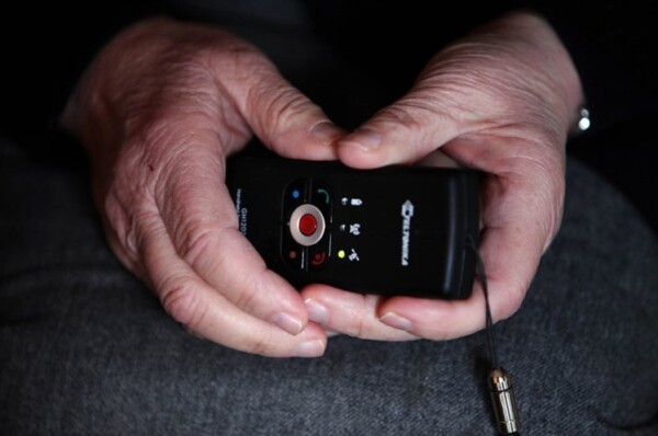 Pulseiras da PSP para crianças vão servir para localizar doentes com Alzheimer