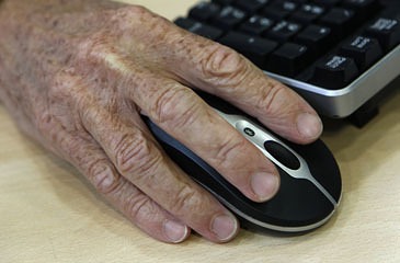 Internet a partir dos 50 anos pode retardar declínio do cérebro