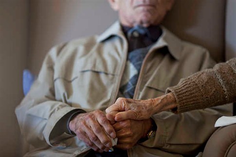 Experiência inédita de transfusão de jovens para idosos com Alzheimer será em outubro