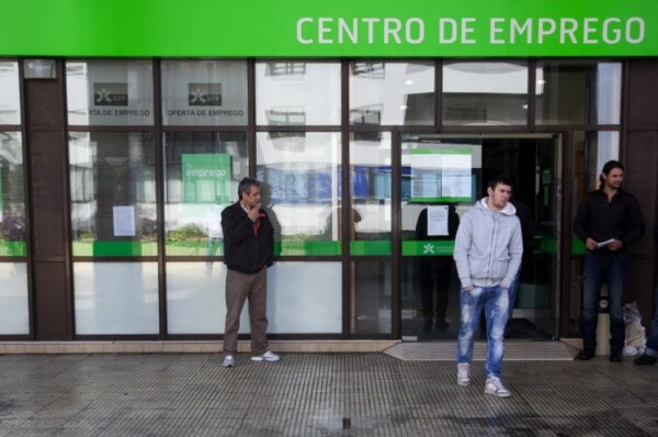 Taxa de desemprego recua de13,9% para 13,1% no terceiro trimestre de 2014