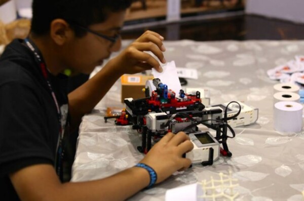 Aos 13 anos, uma impressora e centenas de milhares de dólares da Intel