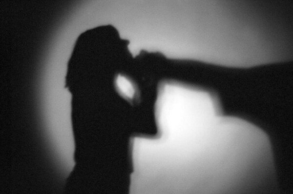 Violência doméstica: um em cada cinco dos agressores em tratamento vive com a vítima