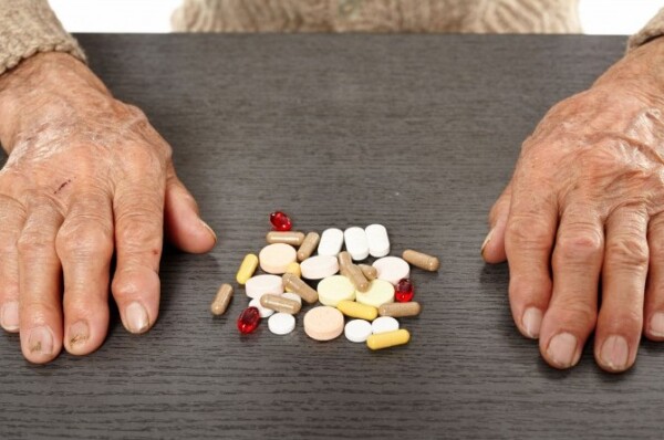Médicos podem vir a ter de justificar casos de idosos que tomam mais de cinco medicamentos