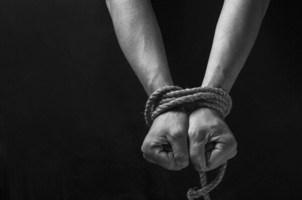 “Formação de agentes qualificados que actuem no domínio da Prevenção, Sensibilização e Combate ao Tráfico de Seres Humanos”.