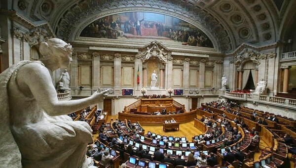 5 de Julho : Votação para criação da Ordem dos Assistentes Sociais